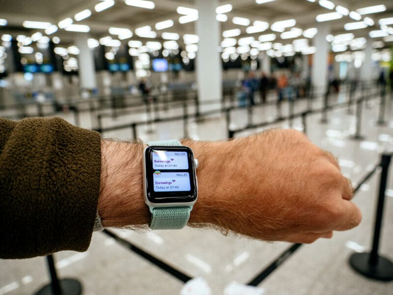 Apple Watch com Wallet em metrô