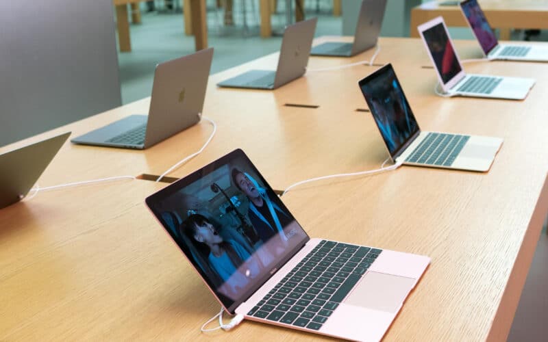 MacBooks em loja da Apple na Alemanha