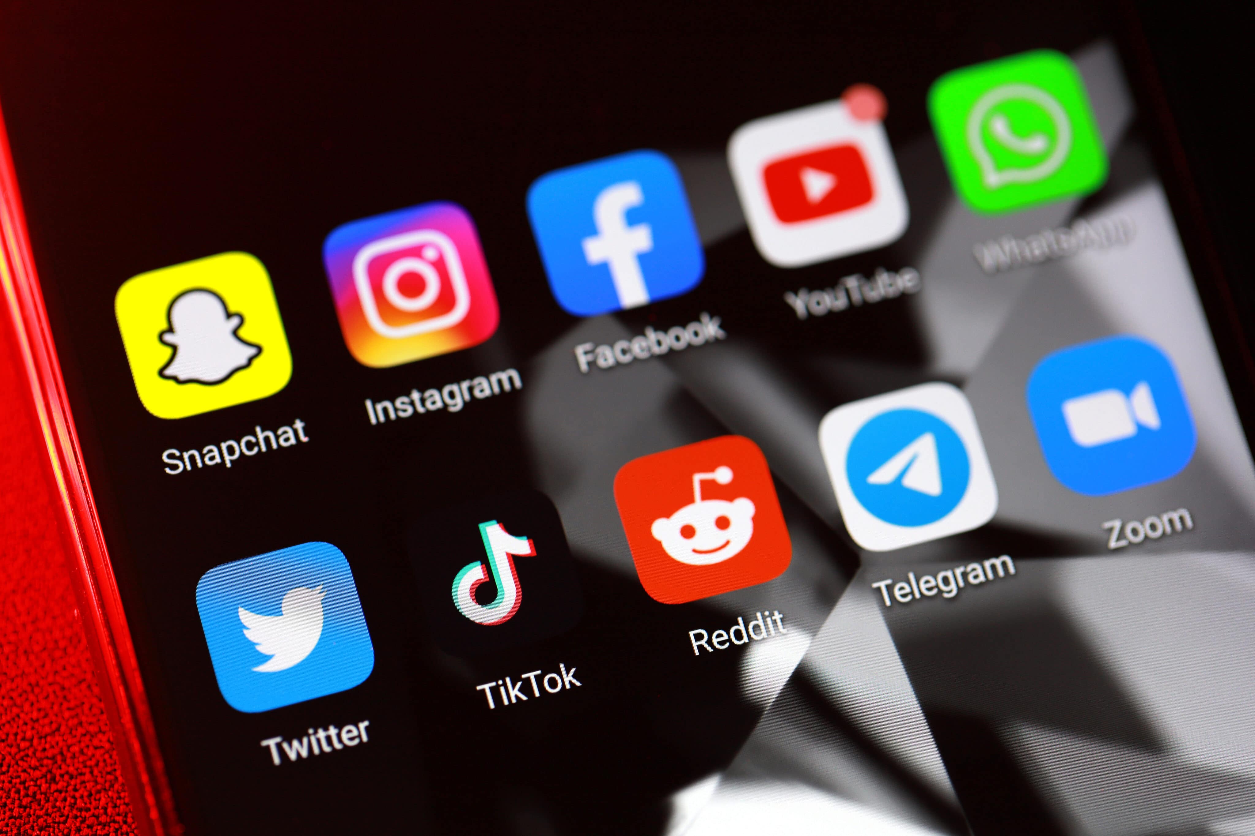 Ícones de apps (Snapchat, Instagram, Facebook, YouTube, WhatsApp, Twitter, TikTok, Reddit, Telegram e Zoom)