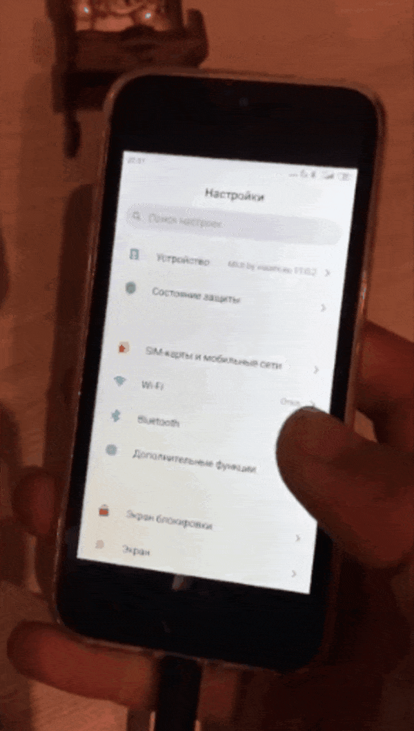 Hackers usando MIUI 11 em iPhone SE de primeira geração