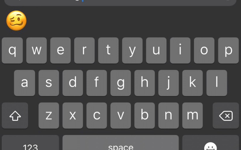 Predição do "woozy face" ou "cara tonta" ao digitar "stammering" no teclado do iOS