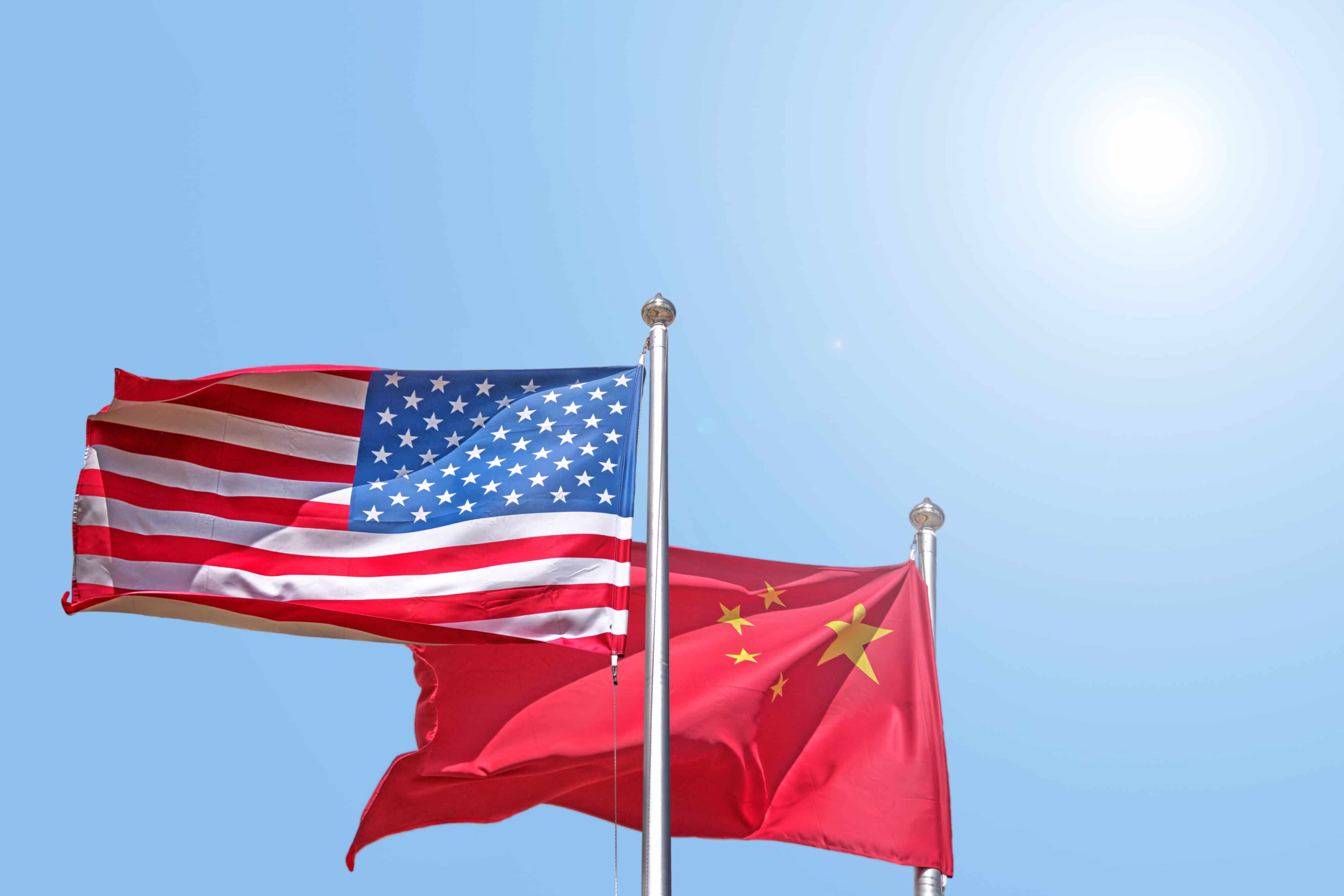Bandeiras dos EUA e da China
