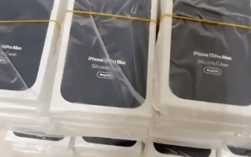 Supostas caixas de silicone do "iPhone 13 Pro Max"