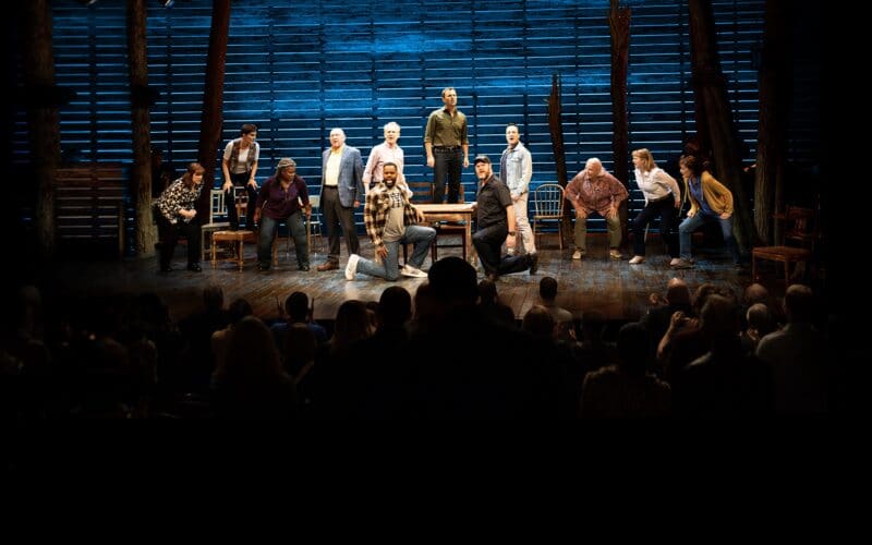 Musical "Come From Away: bem-vindos a Gander", do Apple TV+