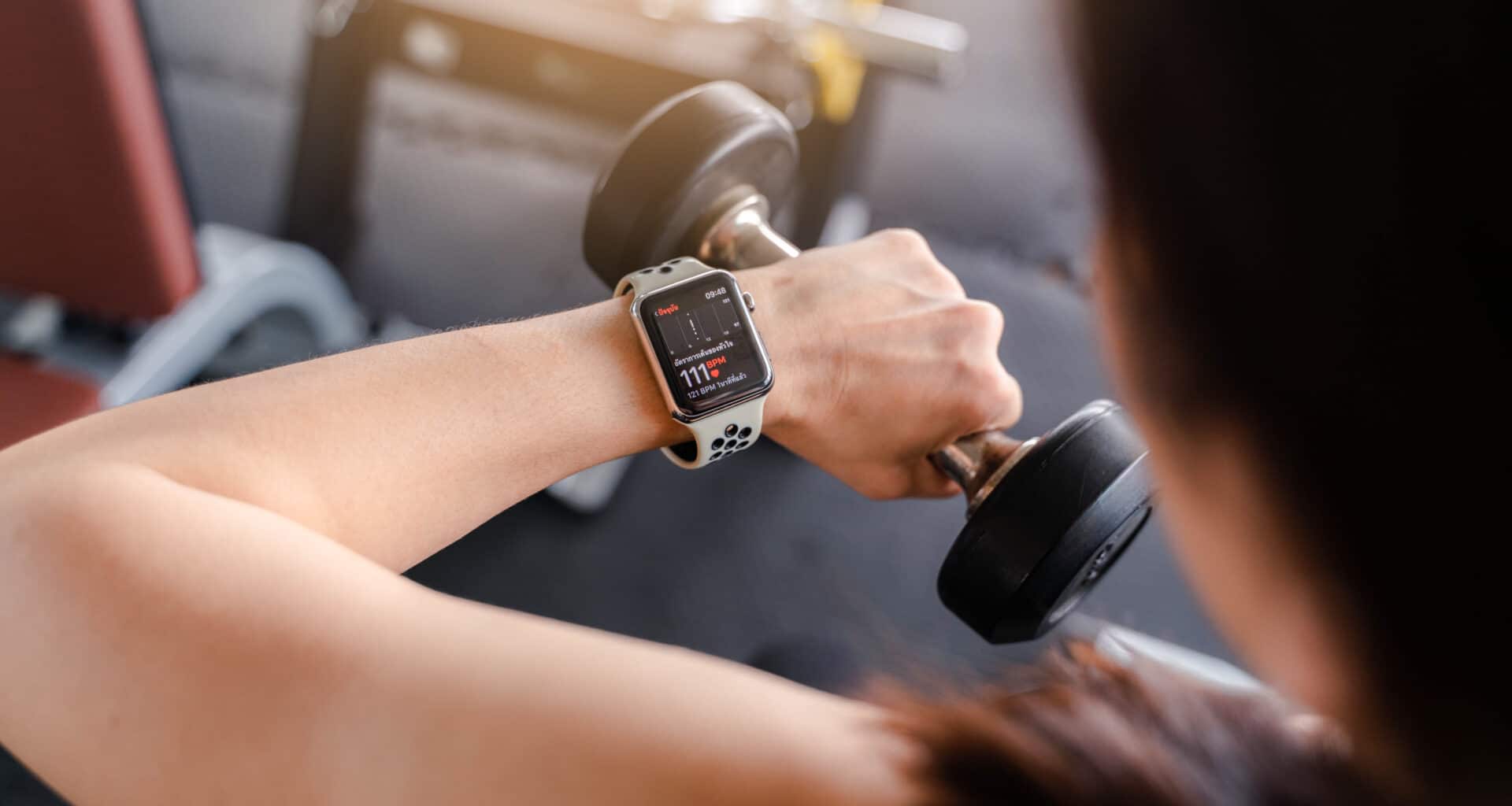 Apple Watch monitorando batimentos cardíacos