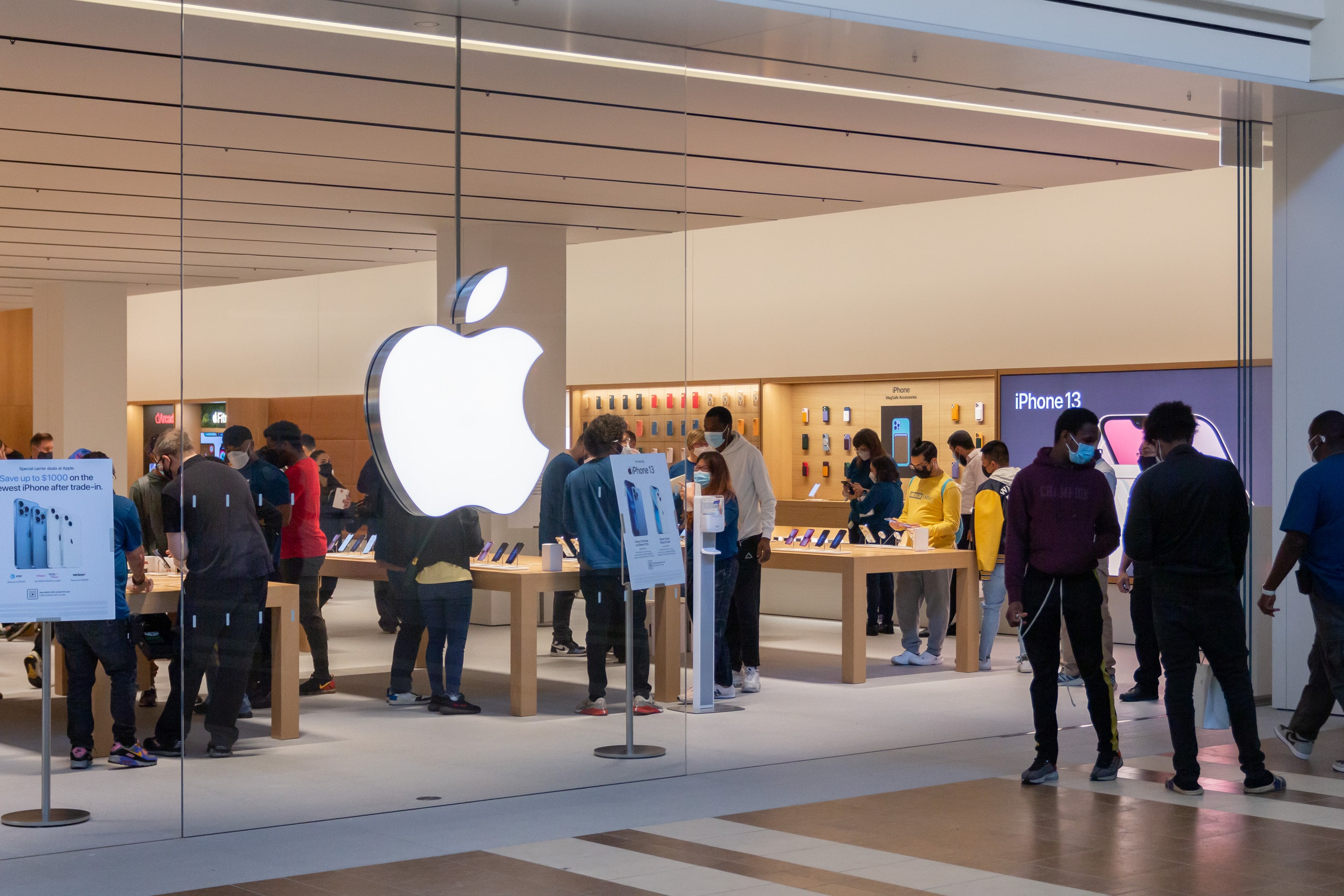 The Mall at Bay Plaza - Apple Store - Apple