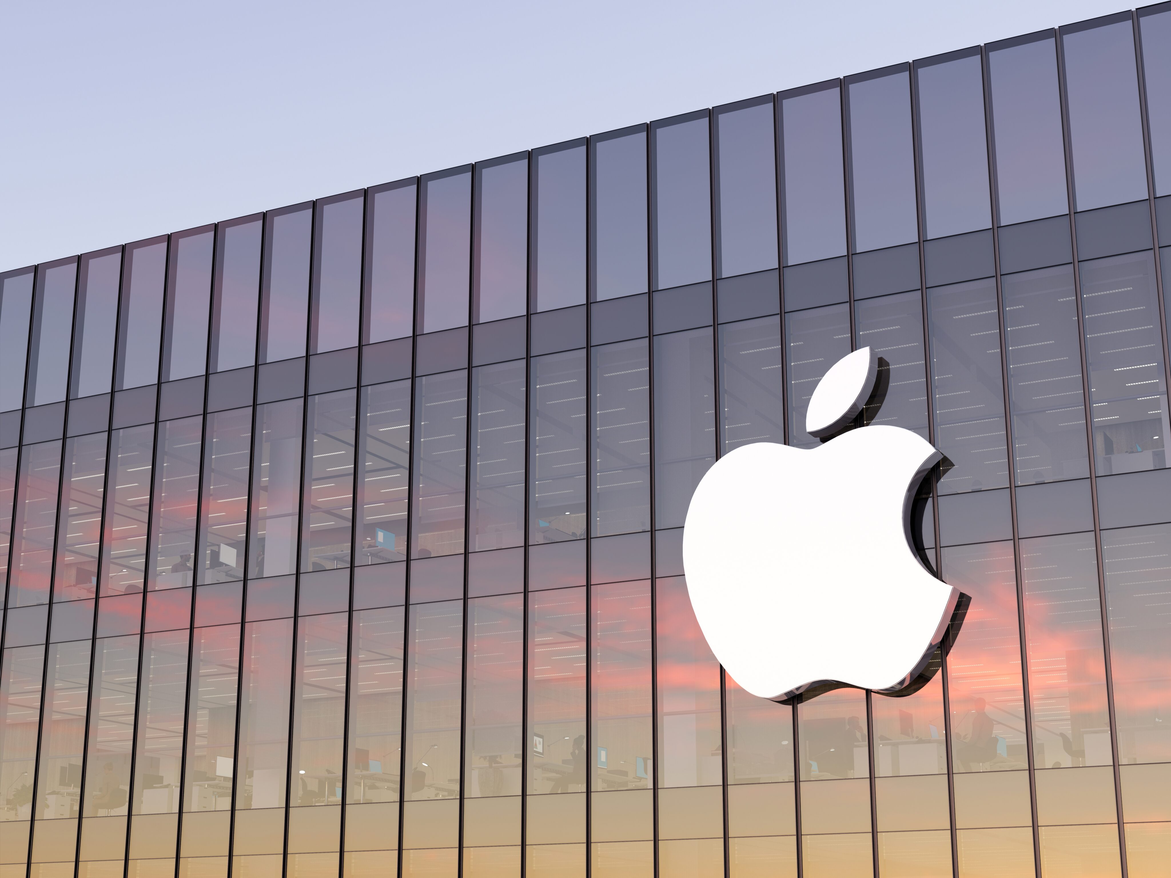 Logo da Apple em prédio de escritórios em Cupertino