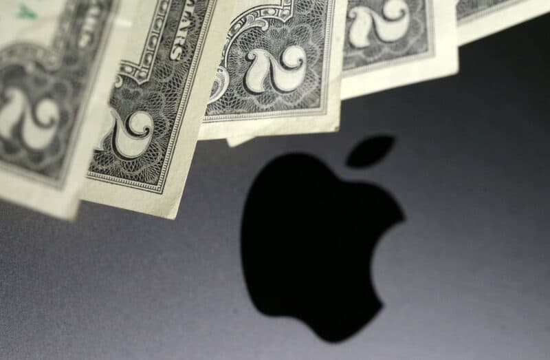 Logo de MacBook com notas de dólares