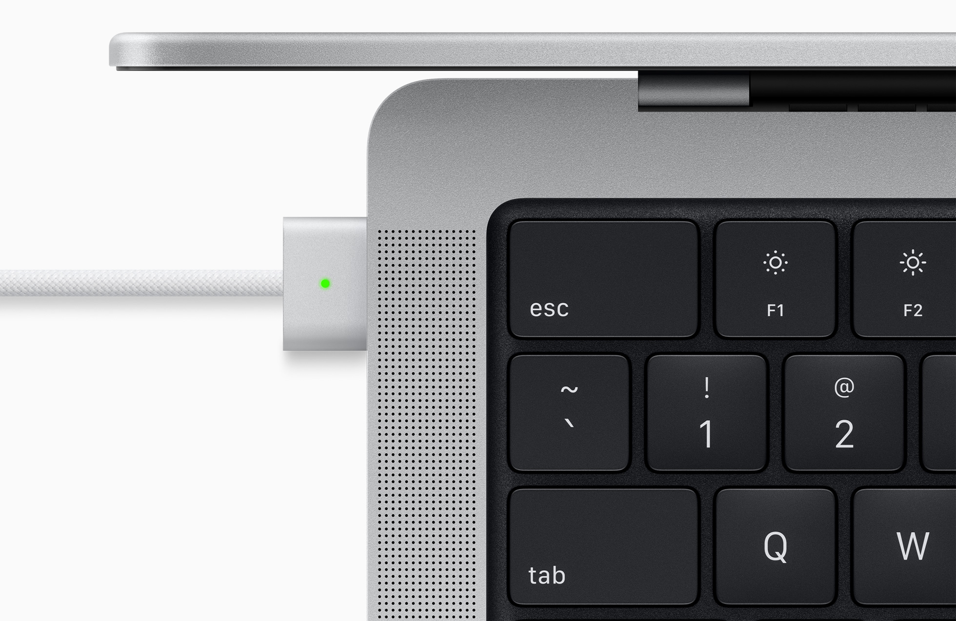 Conector MagSafe conectado ao MacBook Pro