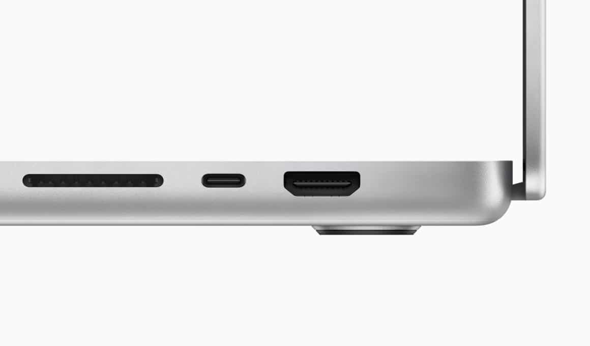 Portas da direita do novo MacBook Pro (slot SD, USB-C e HDMI)