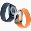 Apple Watches Series 7 inclinados, na diagonal