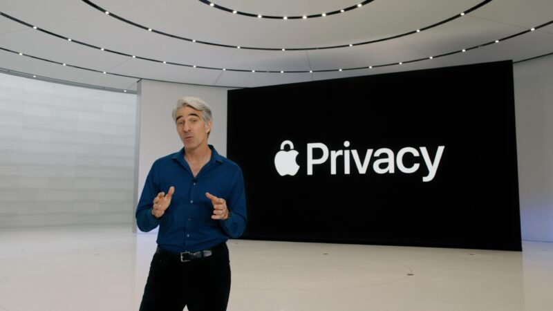 Craig Federighi com "Privacy" atrás