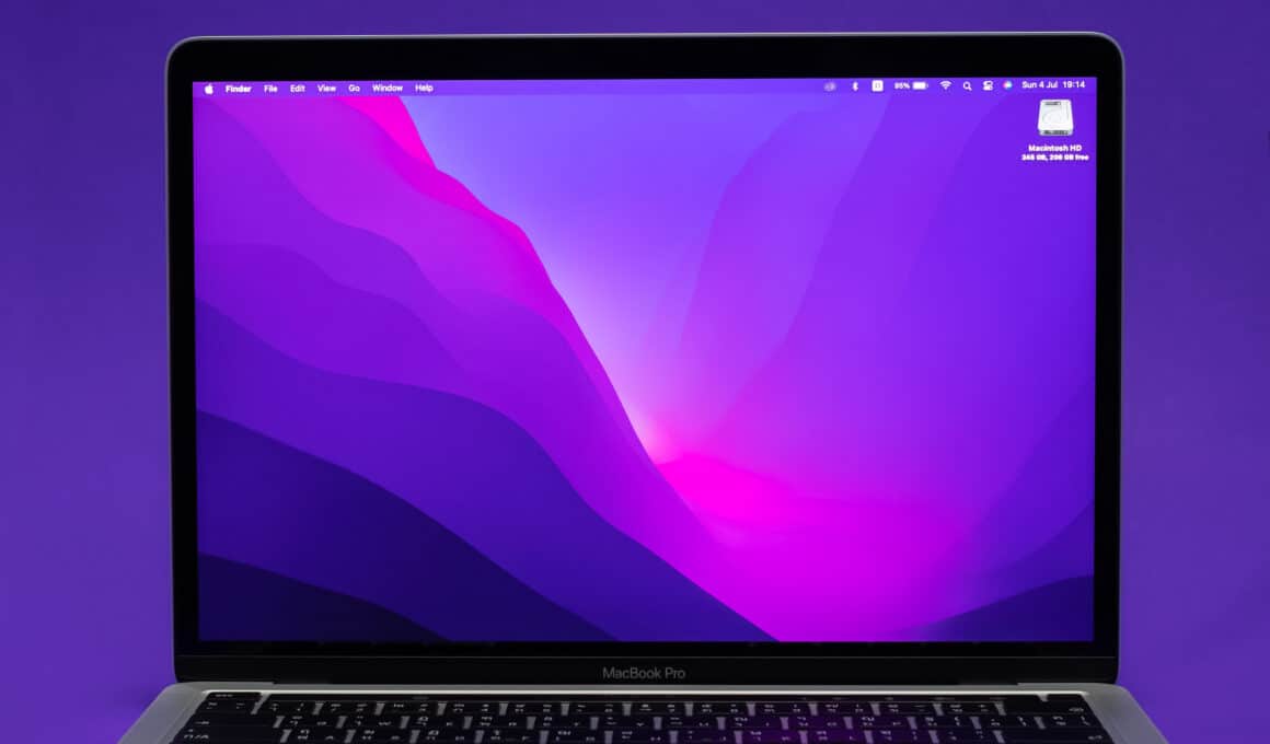 MacBook Pro com macOS Monterey