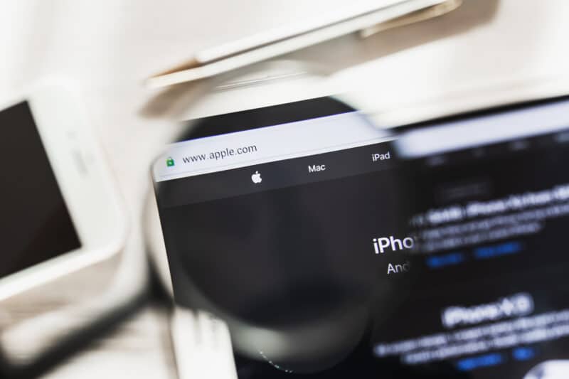 Lupa sobre página da Apple