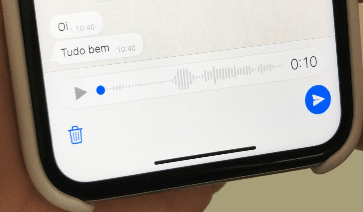 Revisando áudio no WhatsApp