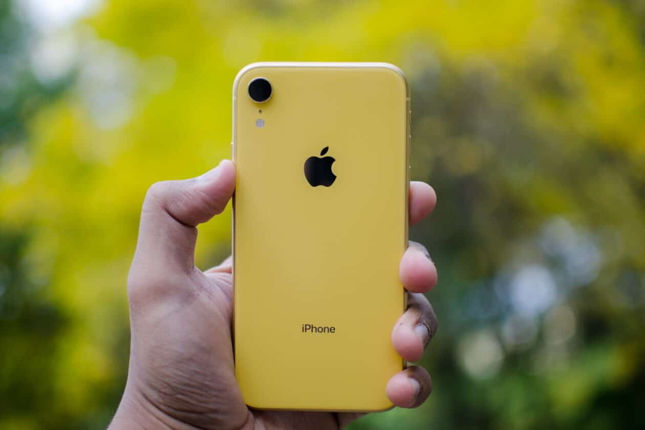 iPhone XR amarelo