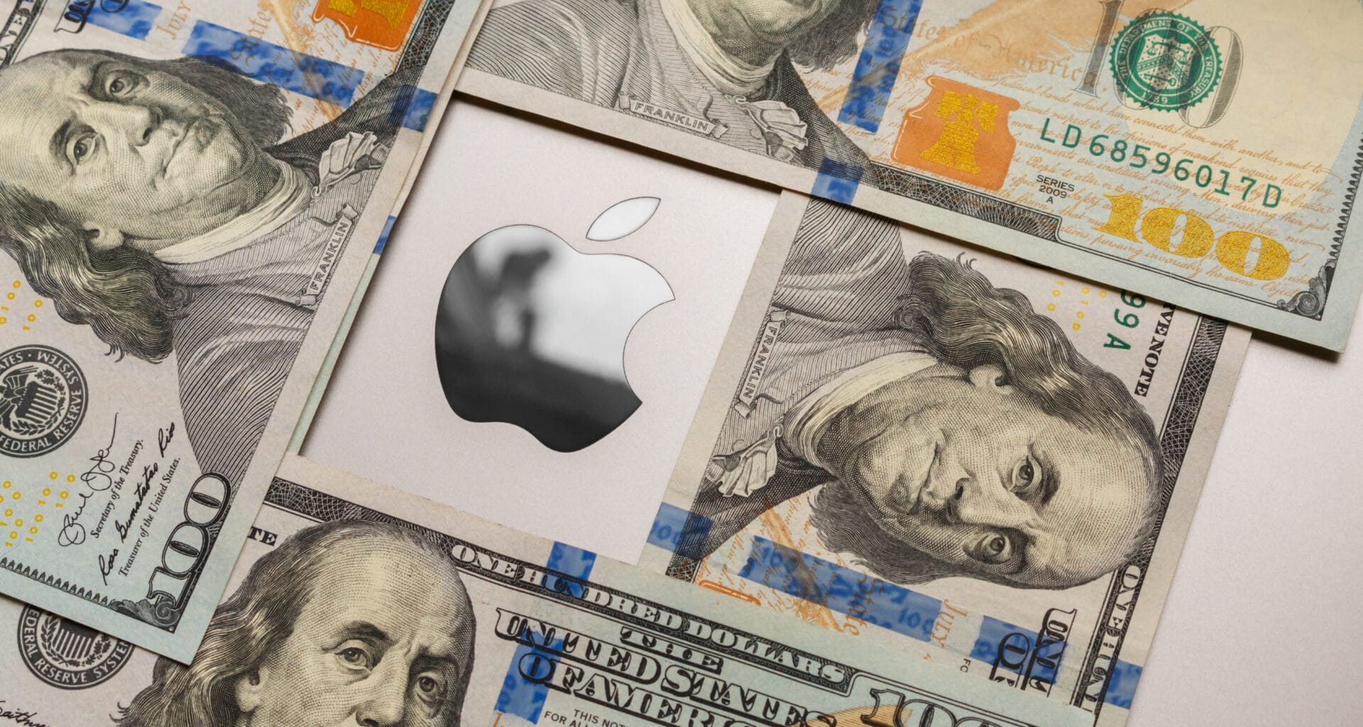 Dinheiro com o logo da Apple