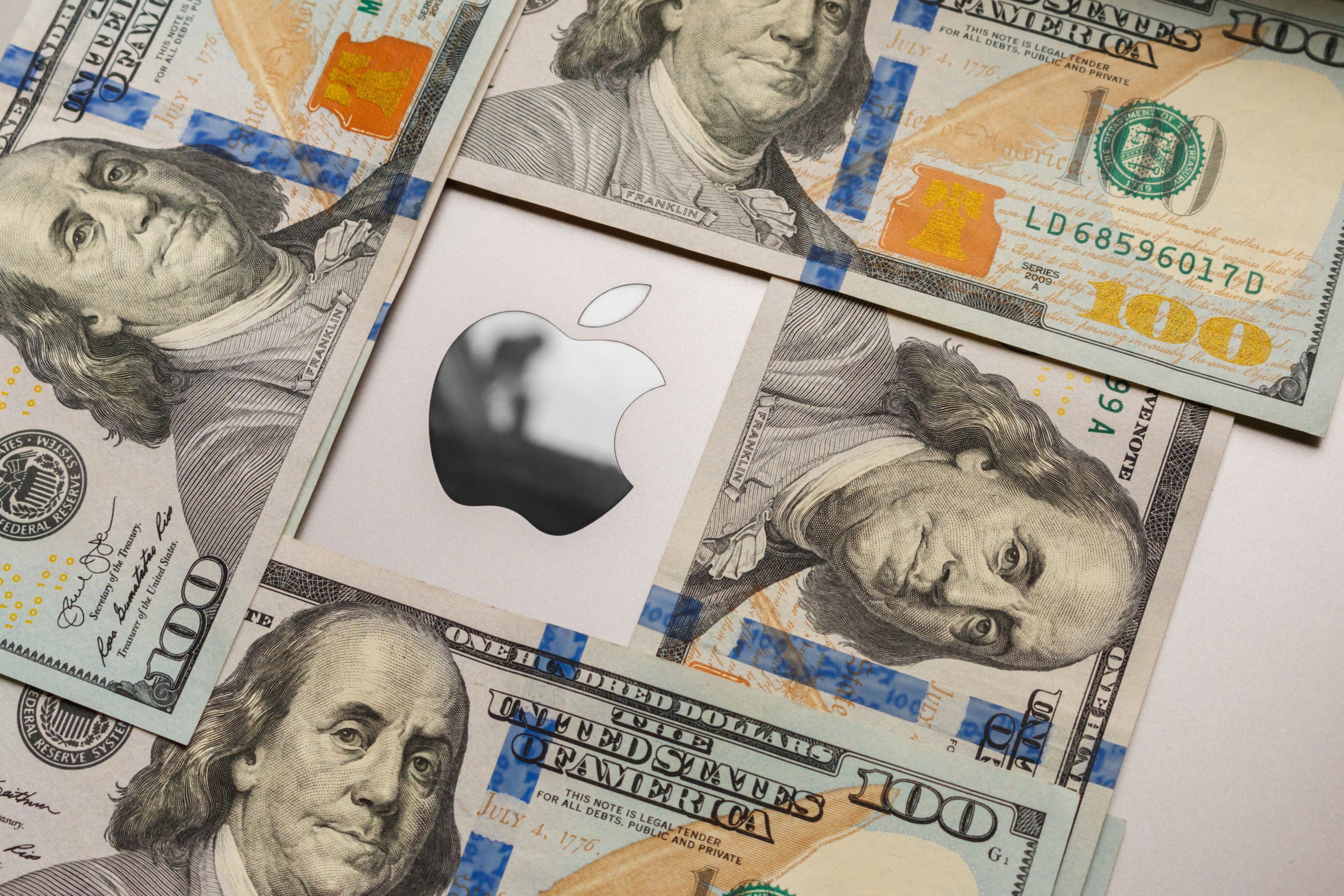 Dinheiro com o logo da Apple