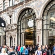 Apple Store em Londres lotada de pessoas