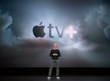 Tim Cook apresentando o Apple TV+