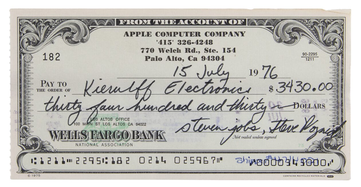 Cheque assinado por Steve Jobs e Steve Wozniak