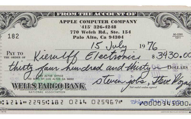 Cheque assinado por Steve Jobs e Steve Wozniak
