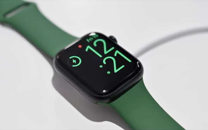 Apple Watch Series 7 recarregando
