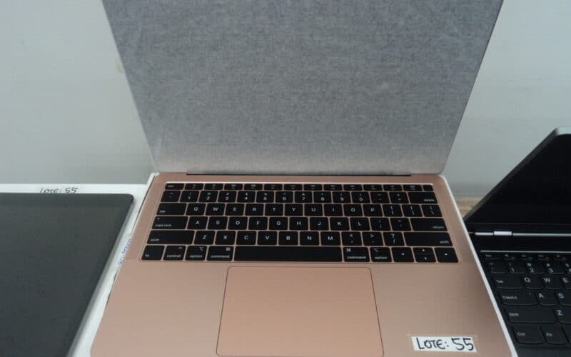 MacBook Air de leilão da Receita Federal