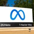 Logo da Meta em placa de 1 Hacker Way