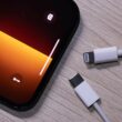 iPhone e cabo Lightning/USB-C