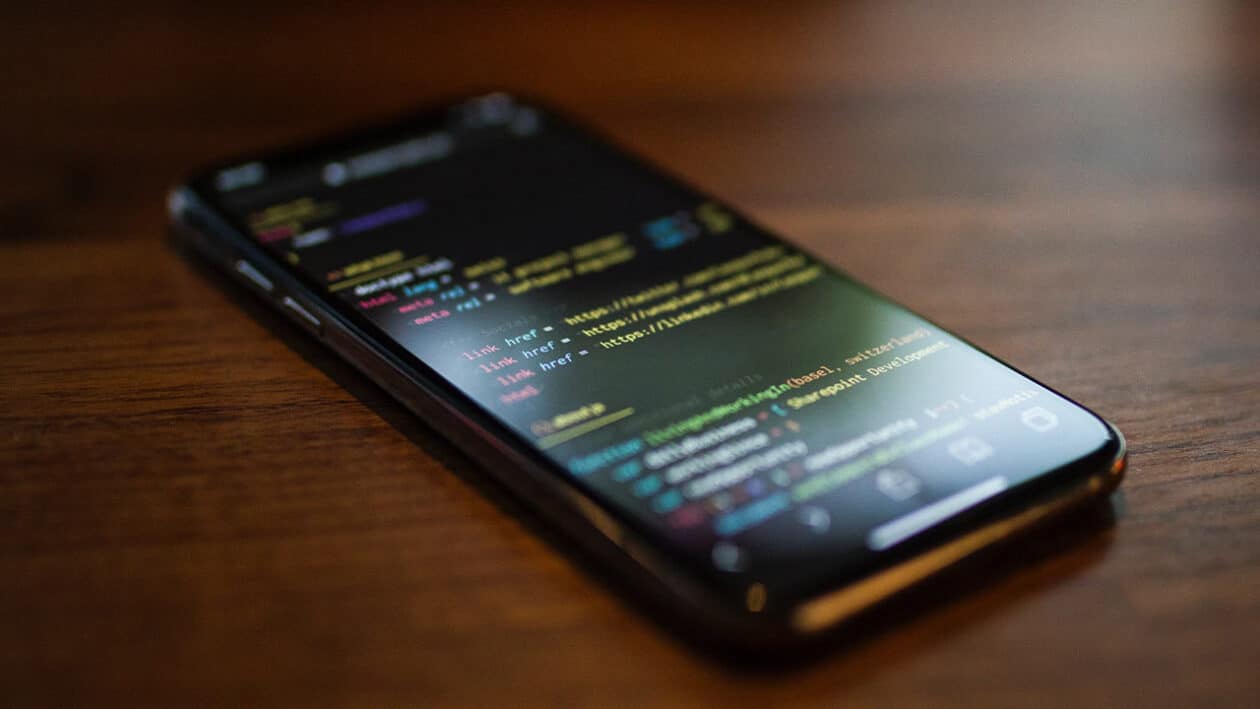 Ferramenta capaz de invadir iPhones é descoberta e teria sido encomendada pelos EUA