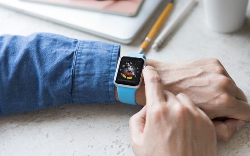 Apple Watch com mostrador do Mickey