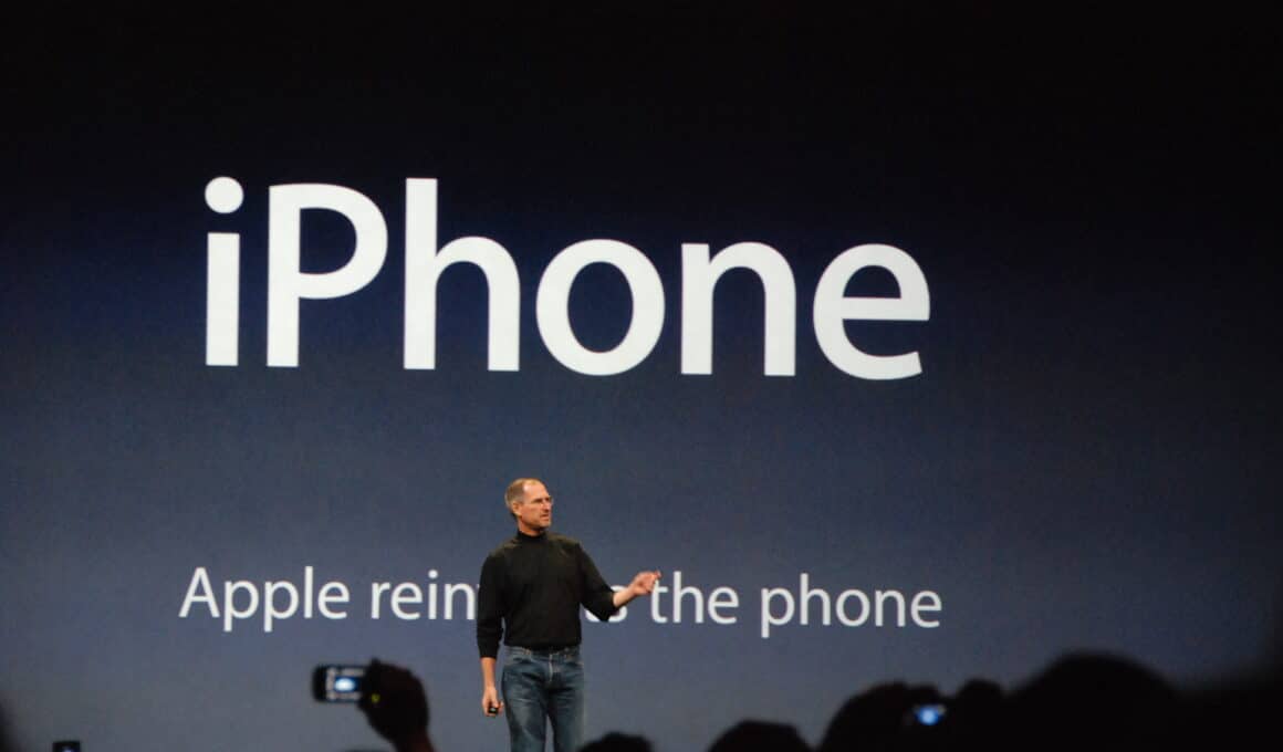 Steve Jobs apresentando o iPhone