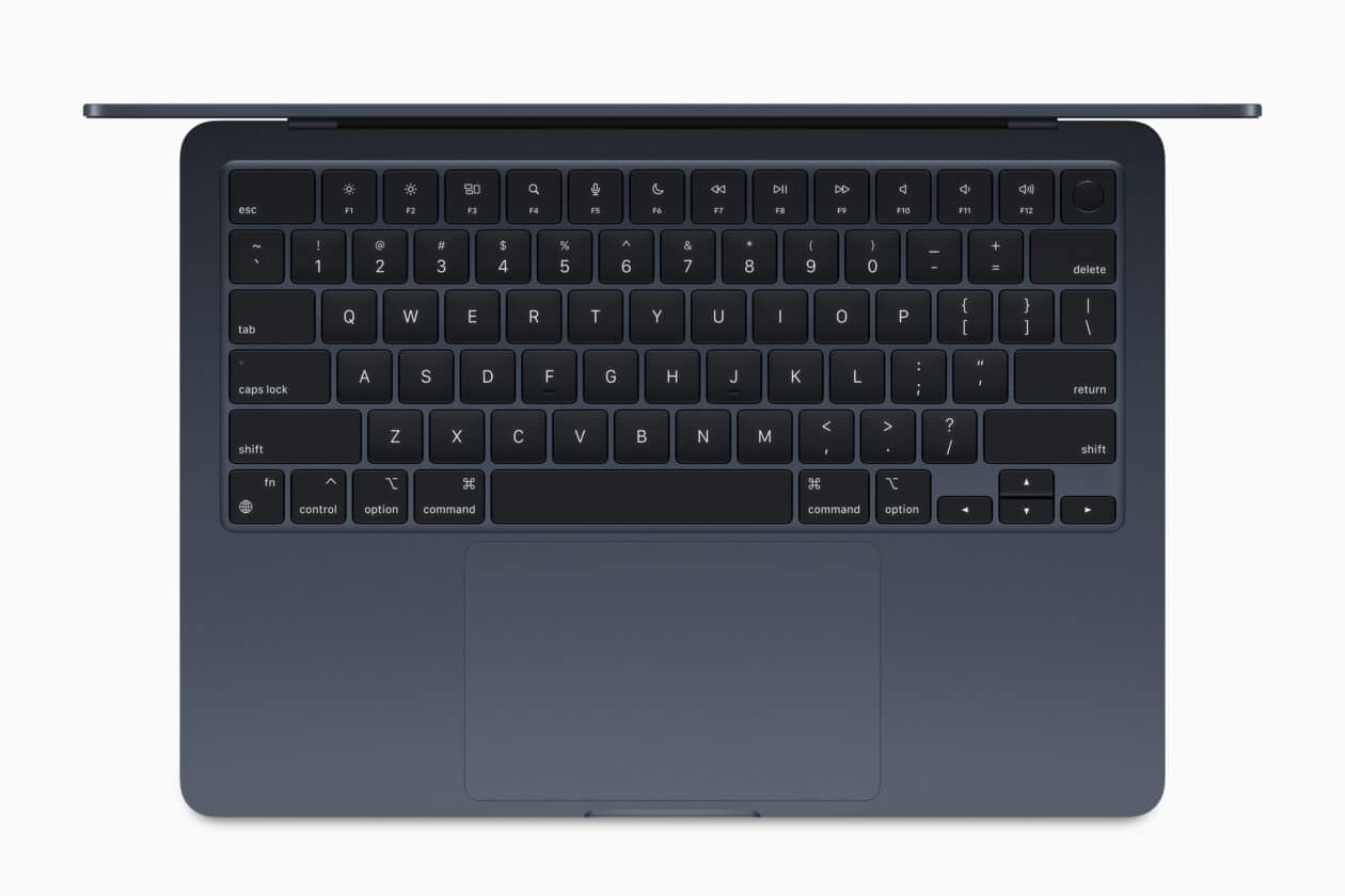 Seen from above with the MacBook Air M2, the Magic Keyboard