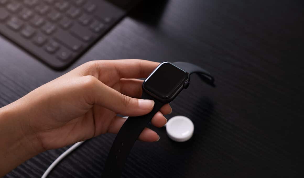 Apple Watch com carregador
