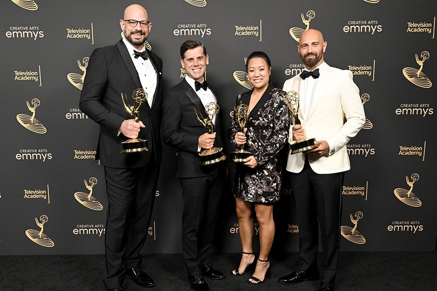 Home Before Dark recebendo prêmio no Creative Arts Emmy