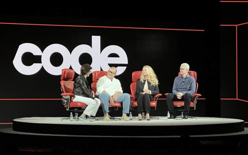 Tim Cook, Jony Ive e Laurene Powell Jobs na Code Conference