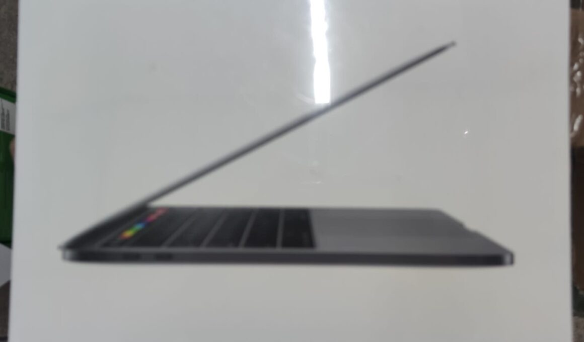 MacBook Pro de 13" em leilão na Receita Federal