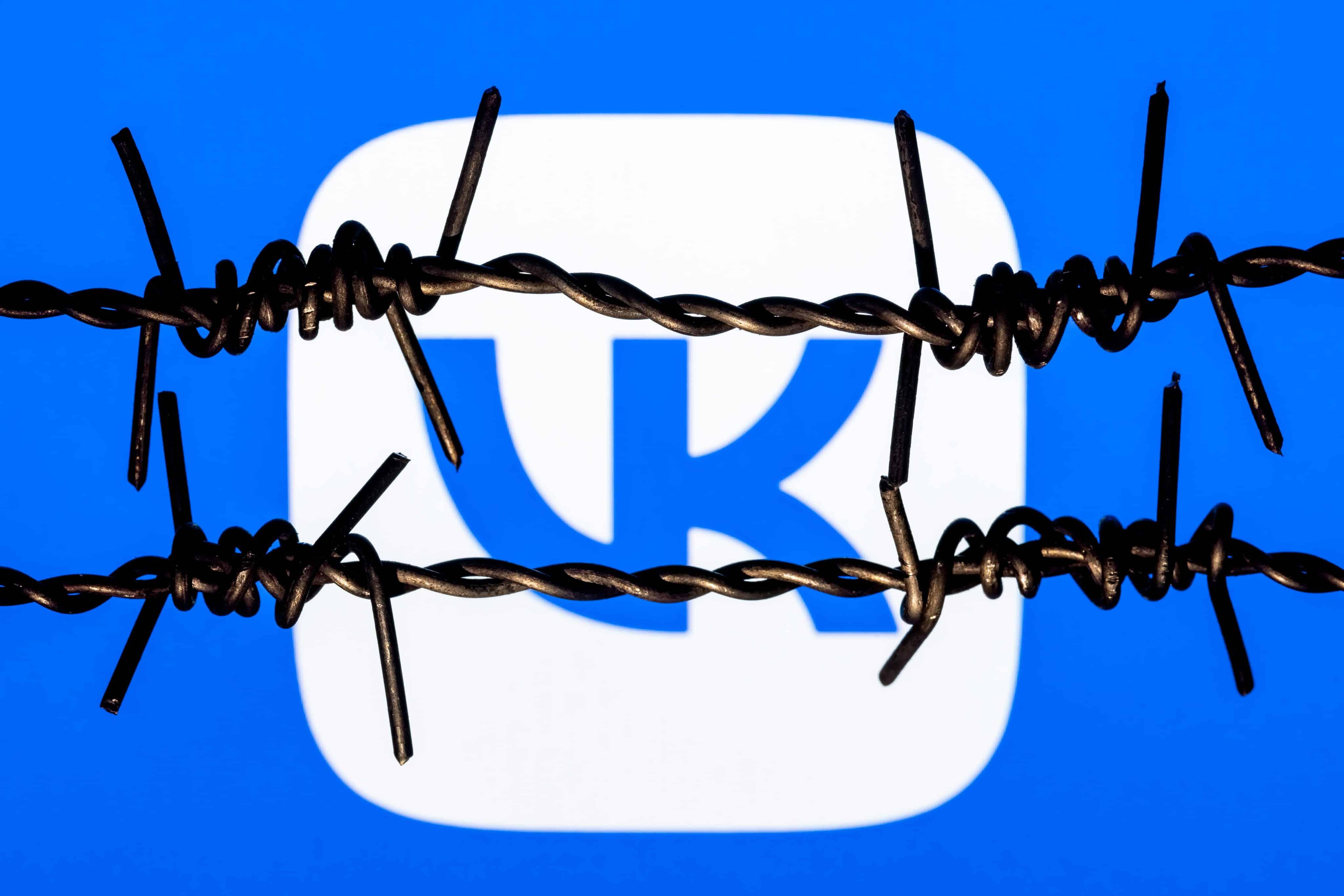 Rússia exige que Apple explique remoção de estatal VK da App Store - Época  Negócios