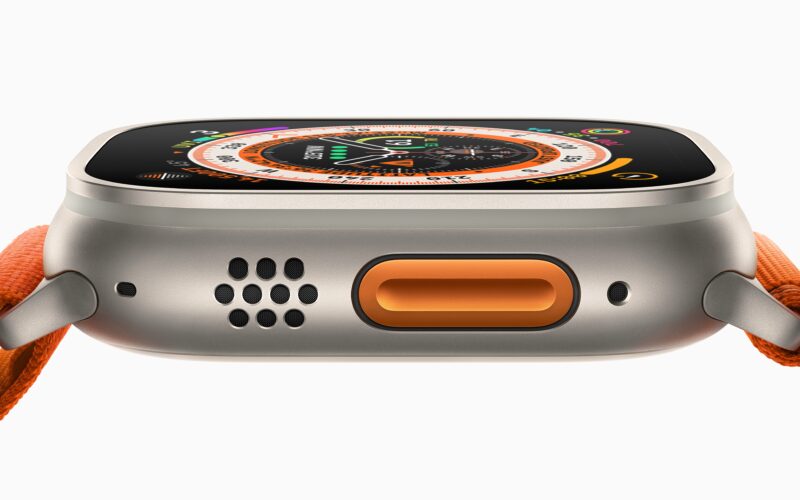 Apple Watch Ultra de lado com pulseira loop Alpine laranja