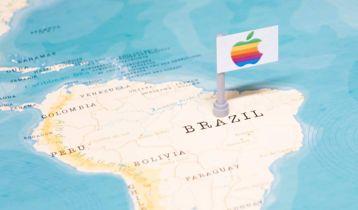 Mapa do Brasil com uma bandeira da Apple