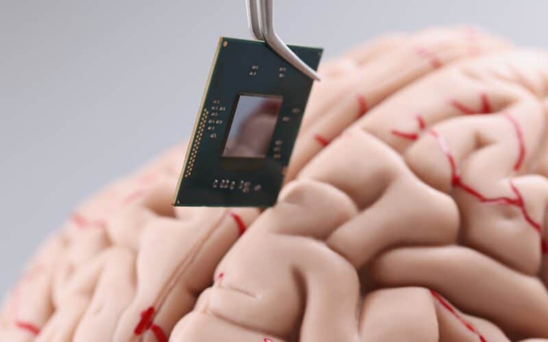 Simulação de implante de chip em cérebro