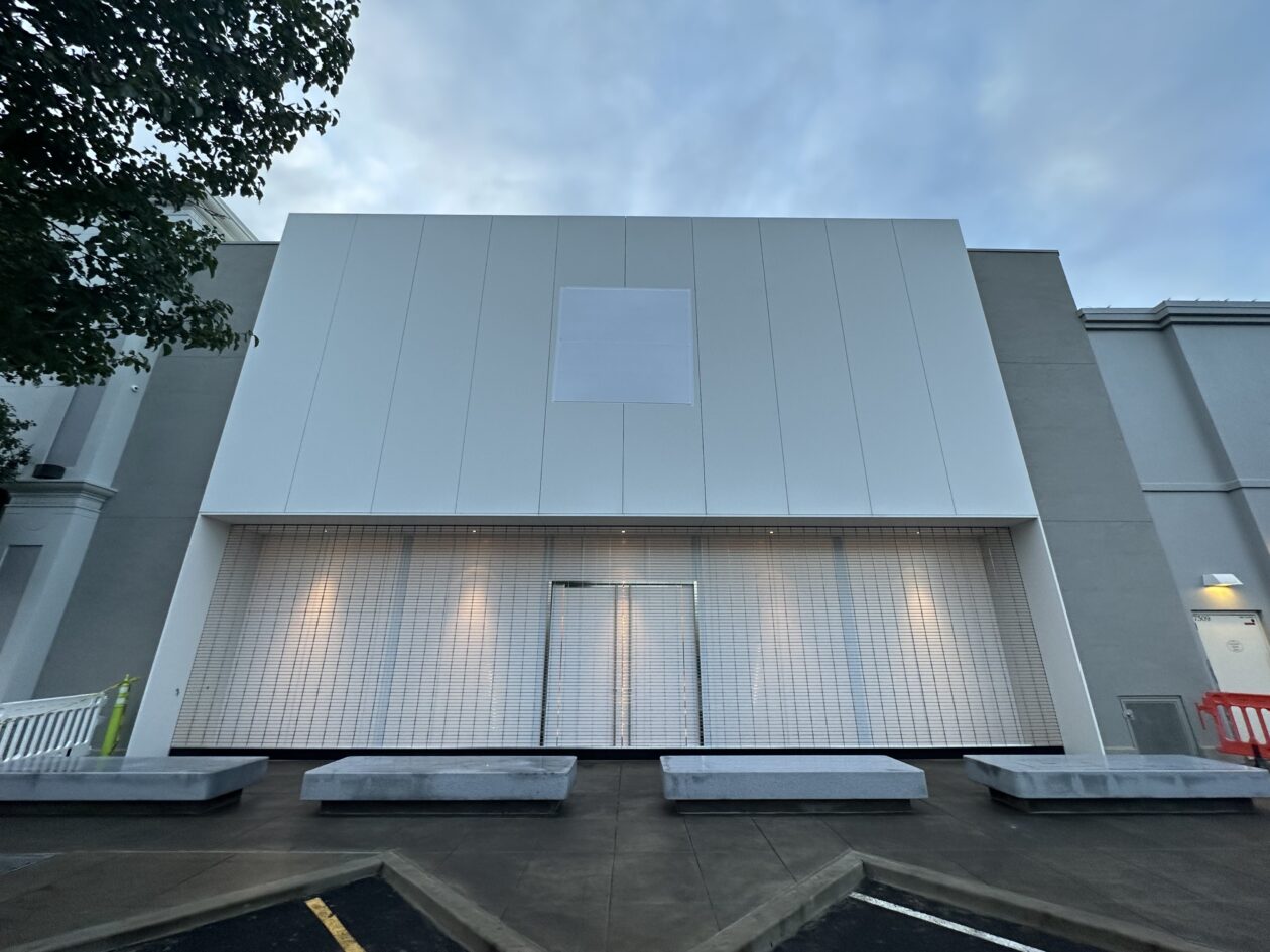 Apple Bridgeport Village