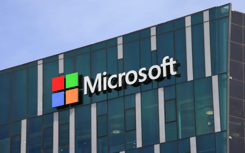 Logo da Microsoft em prédio