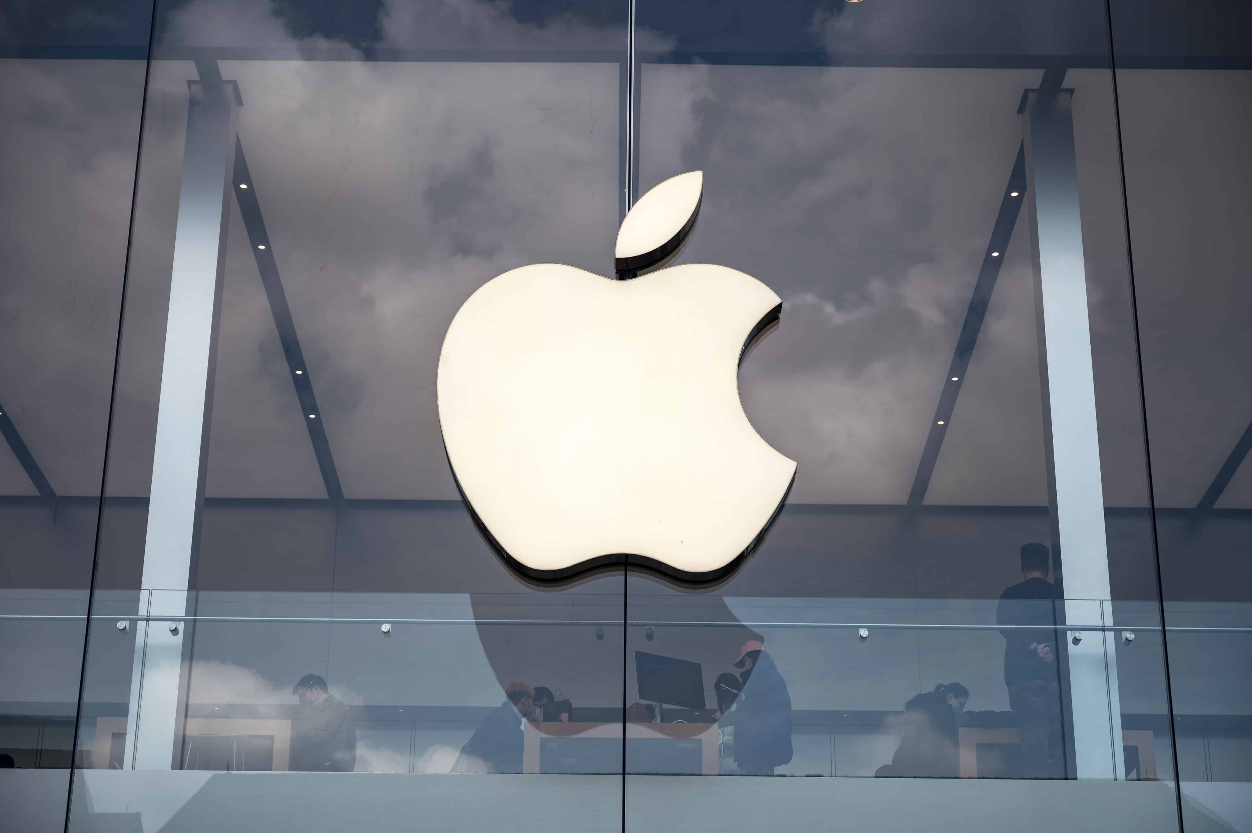 Close-up Do Logotipo Da Apple Na Apple Store Em Manhattan, Maçã