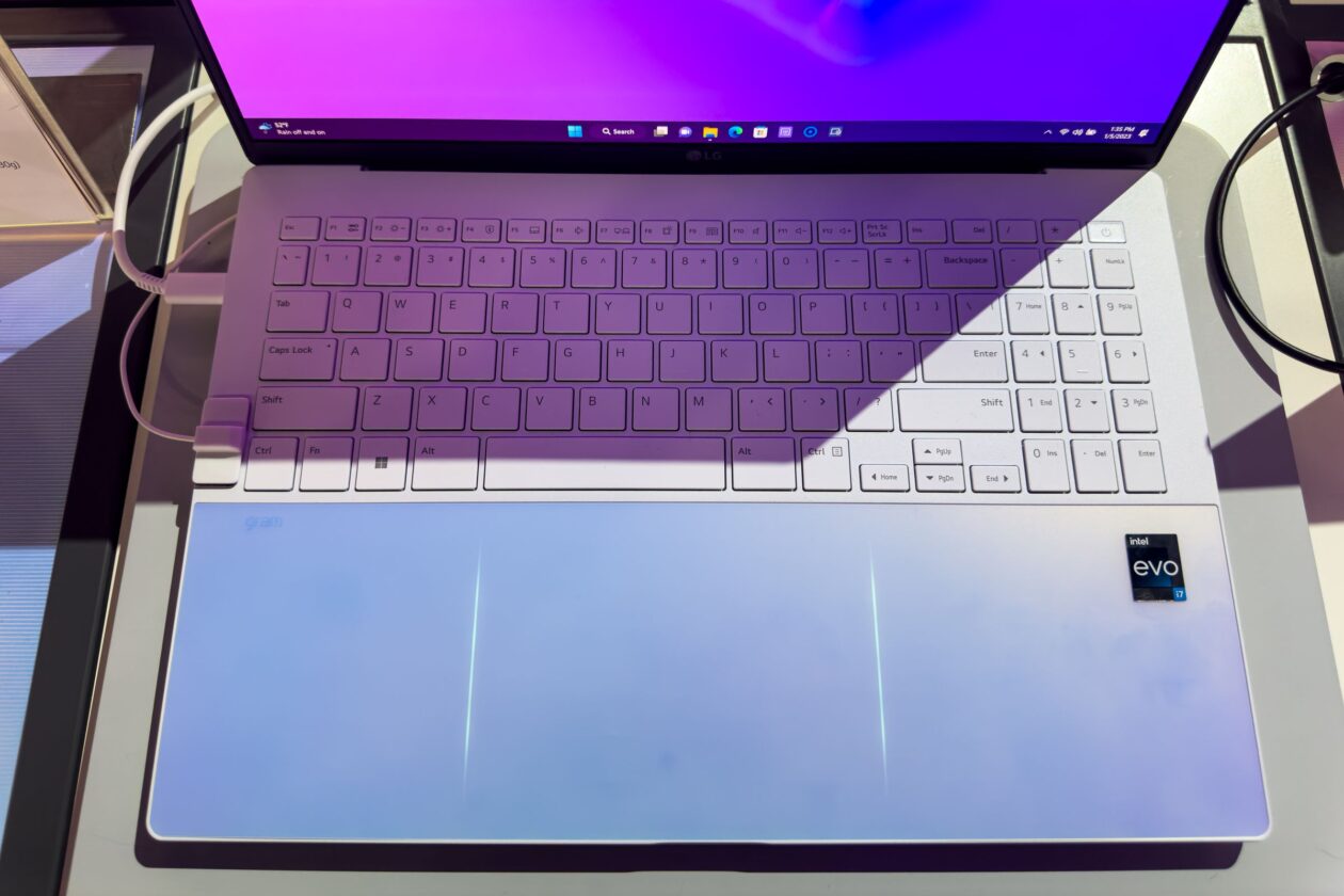 Notebook da LG com touchpad invisível