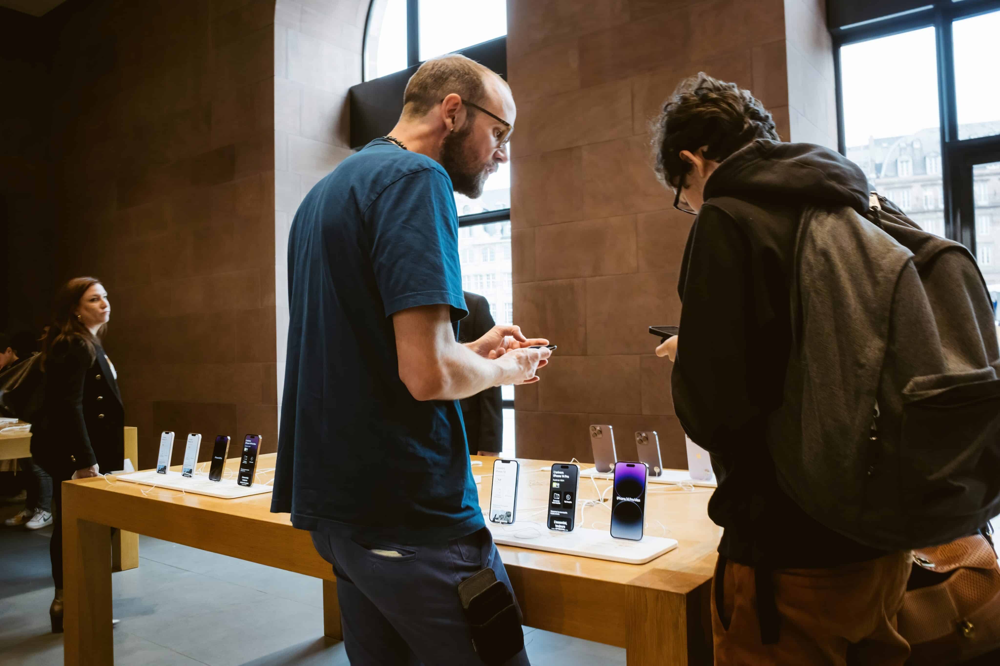 Apple continúa con los ataques antisindicales en sus tiendas