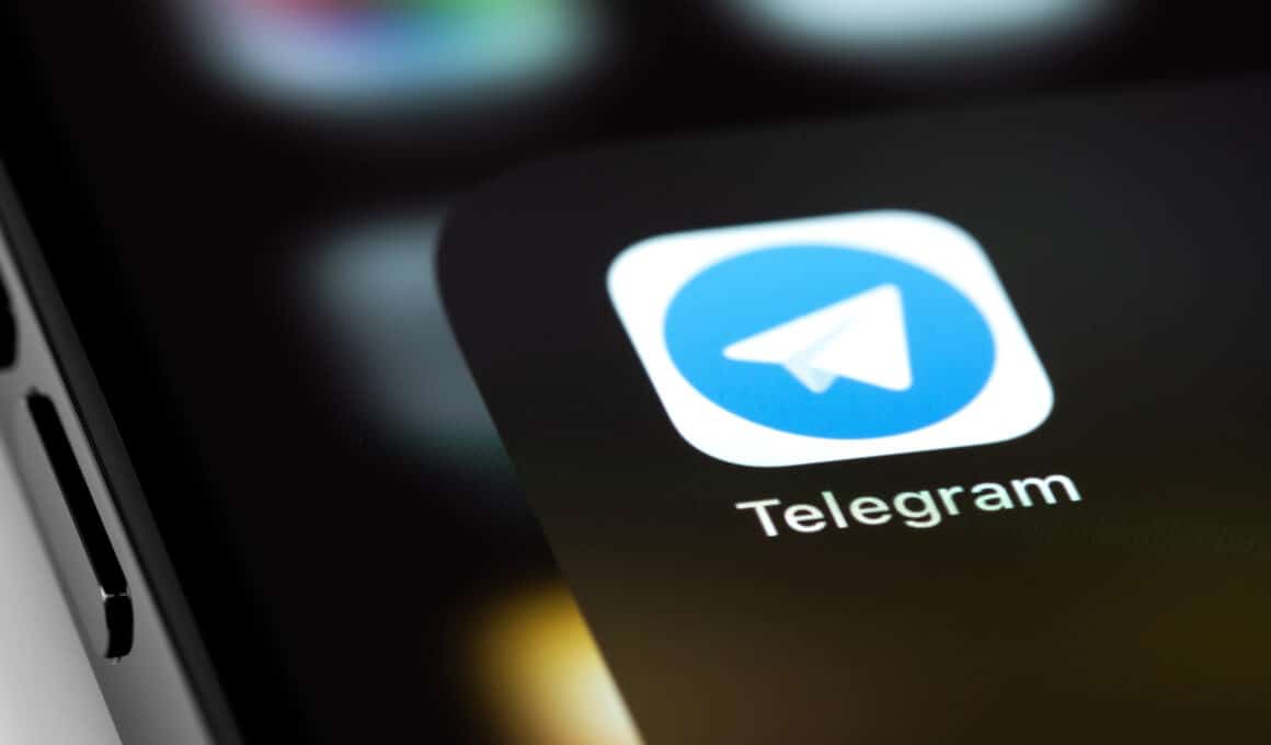 Ícone do Telegram num iPhone