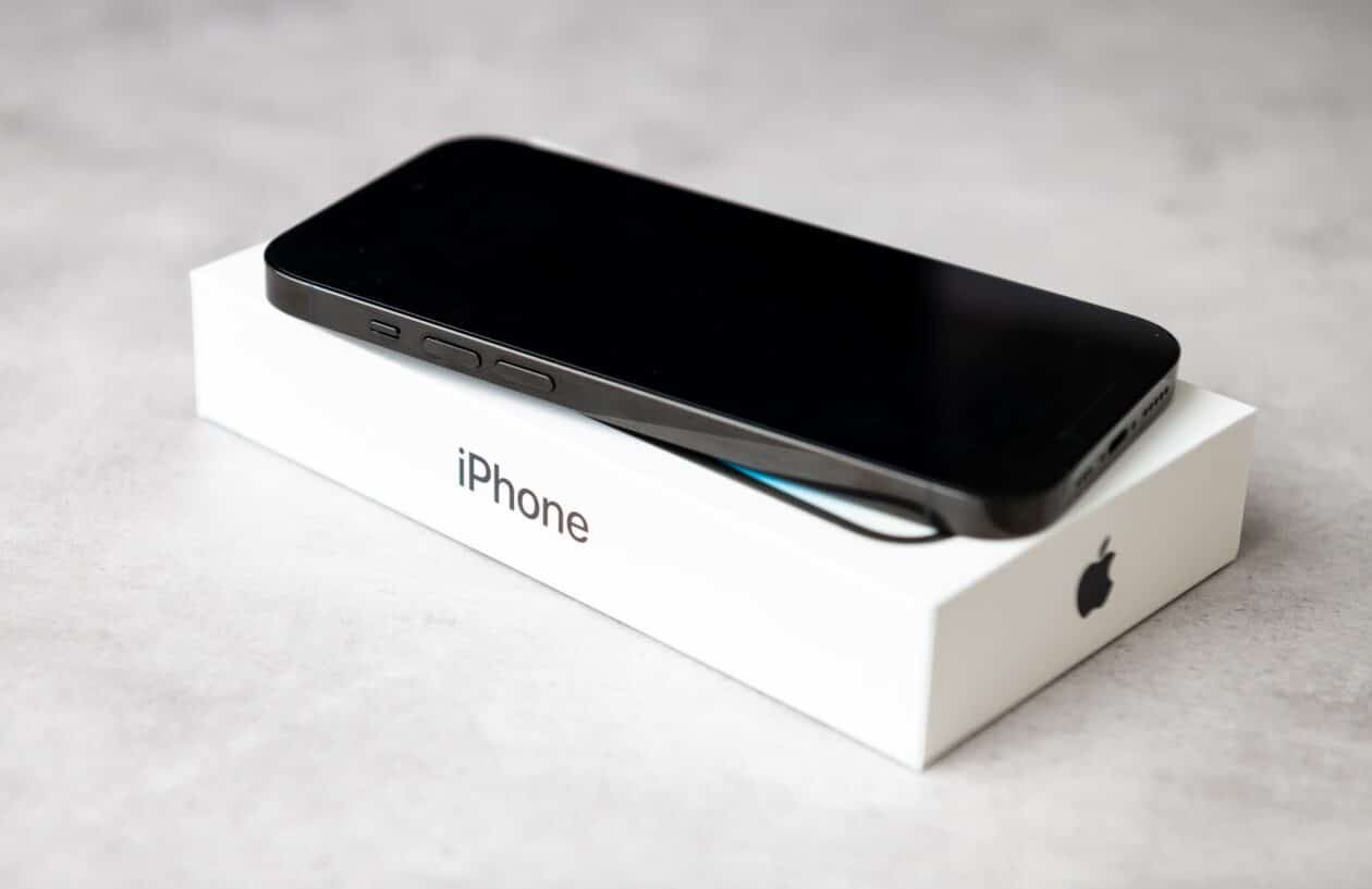 Leilão da Receita Federal em Curitiba tem lote com mais de 500 iPhones!