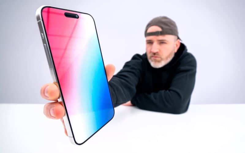 "iPhone 15 Pro Max" pelo Unbox Therapy